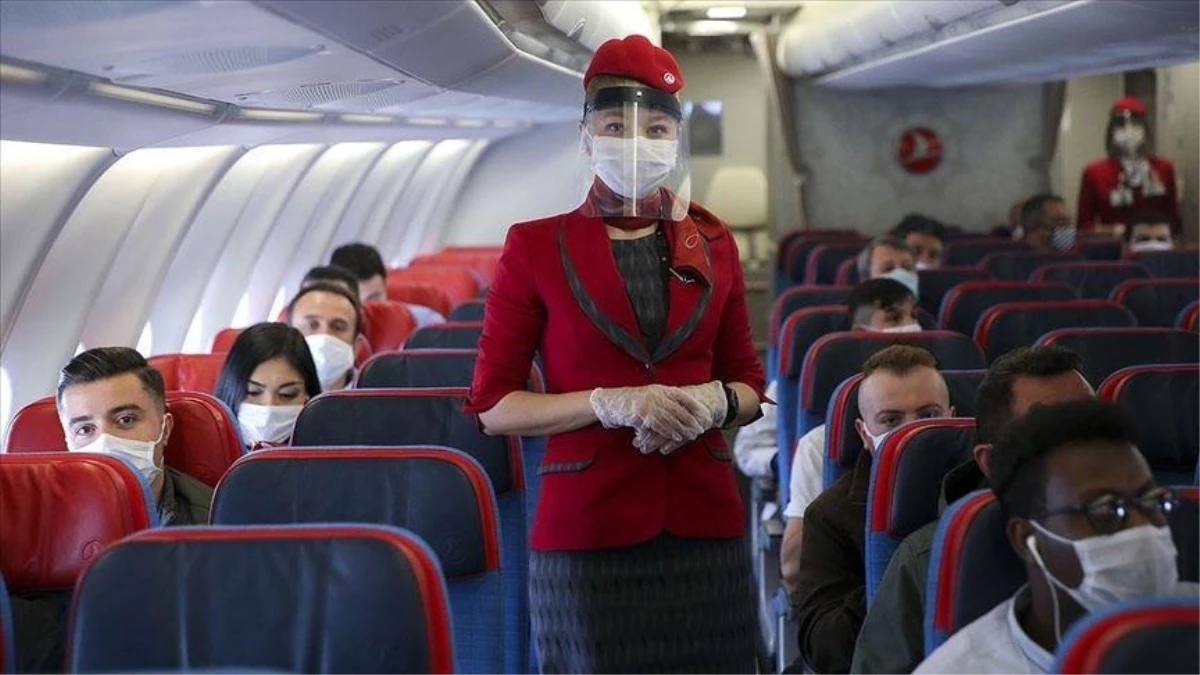 Toplu taşımanın ardından uçaklarda da maske zorunluluğu kaldırıldı