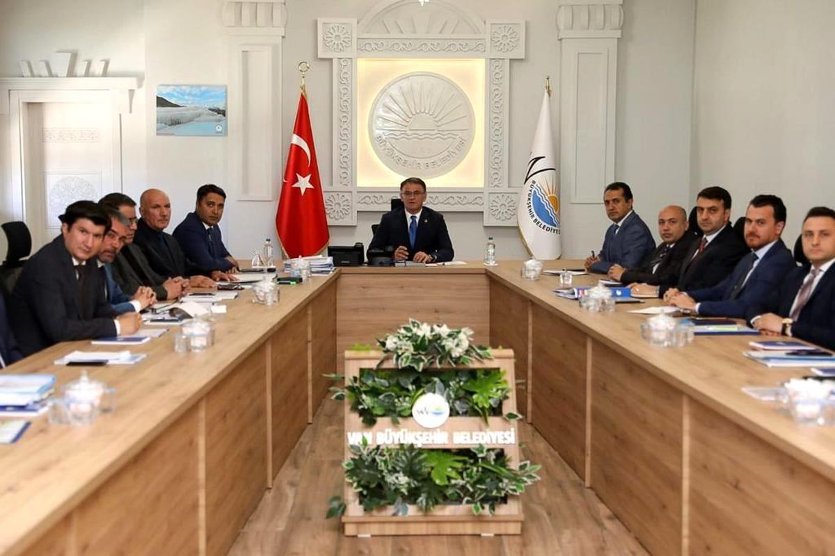 Vali Balcı, büyükşehir belediyesinin yatırımlarıyla ilgili toplantı yaptı