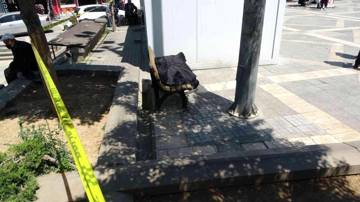 Malatya\'da alkol komasına giren adam bankın üstünde hayatını kaybetti