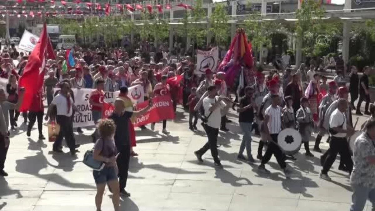 "Yörük Toyu"nda Mahmut Tuncer konser verdi