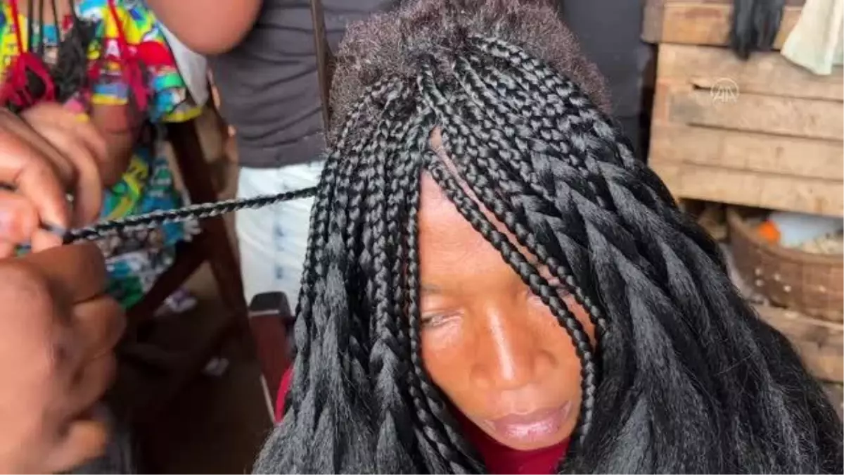 "Afrika örgüsü" saç modeli aynı zamanda bir kimliği ve tarihi yansıtıyor