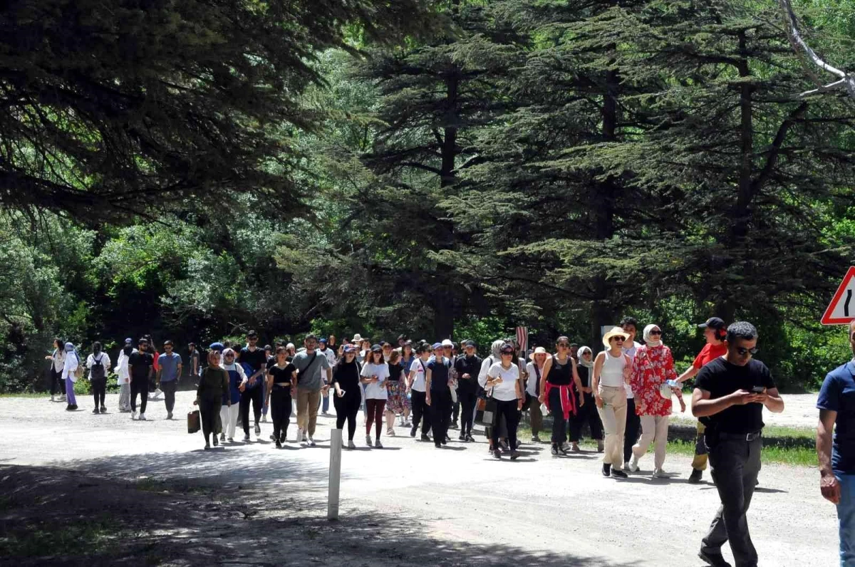 Akşehir\'de ilçe protokolü ve öğrenciler sağlık için yürüdü