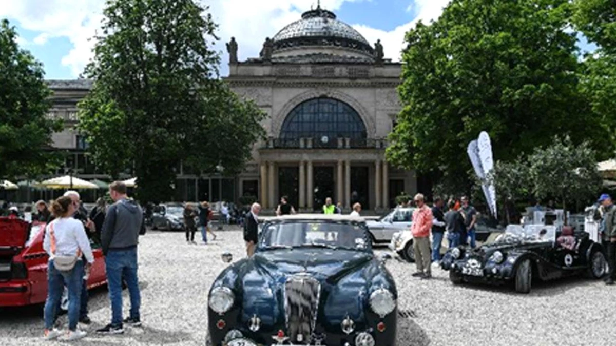 Almanya\'da Klasik Otomobil Sergisi Düzenlendi