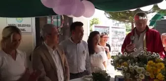 Annelerinin tezgah açtığı pazarda nikah kıydırdılar