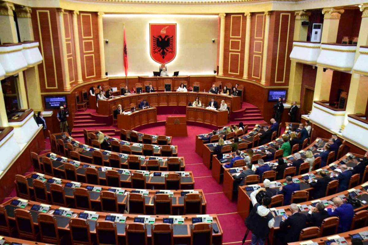 Arnavutluk\'ta 3. tur Cumhurbaşkanlığı seçimi adaysız yapıldı