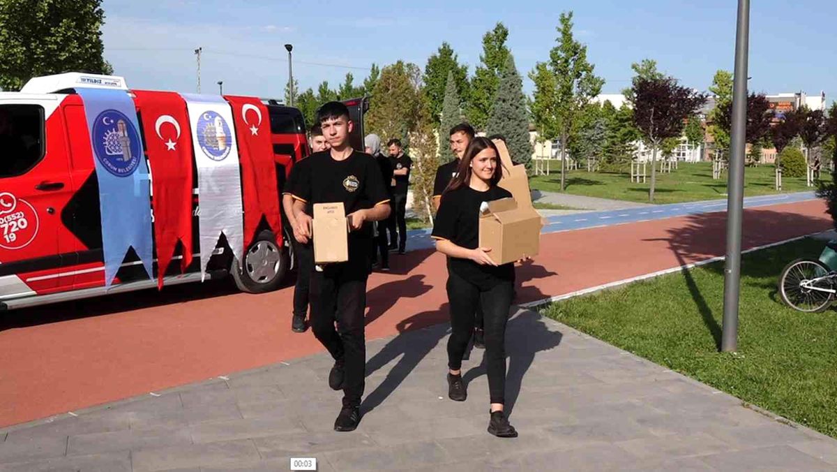 Çorum Belediyesi'nden serinleten ikram