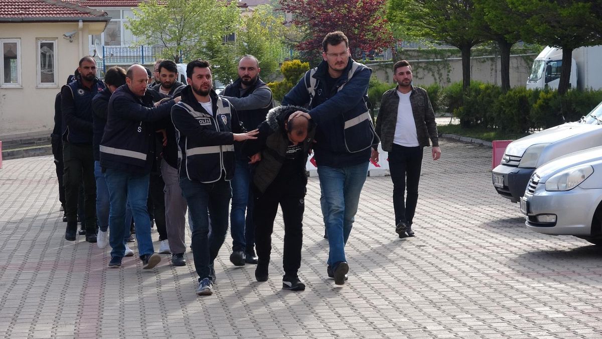 Yozgat\'ta DEAŞ operasyonunda yakalanan 10 şüpheliden 2\'si tutuklandı