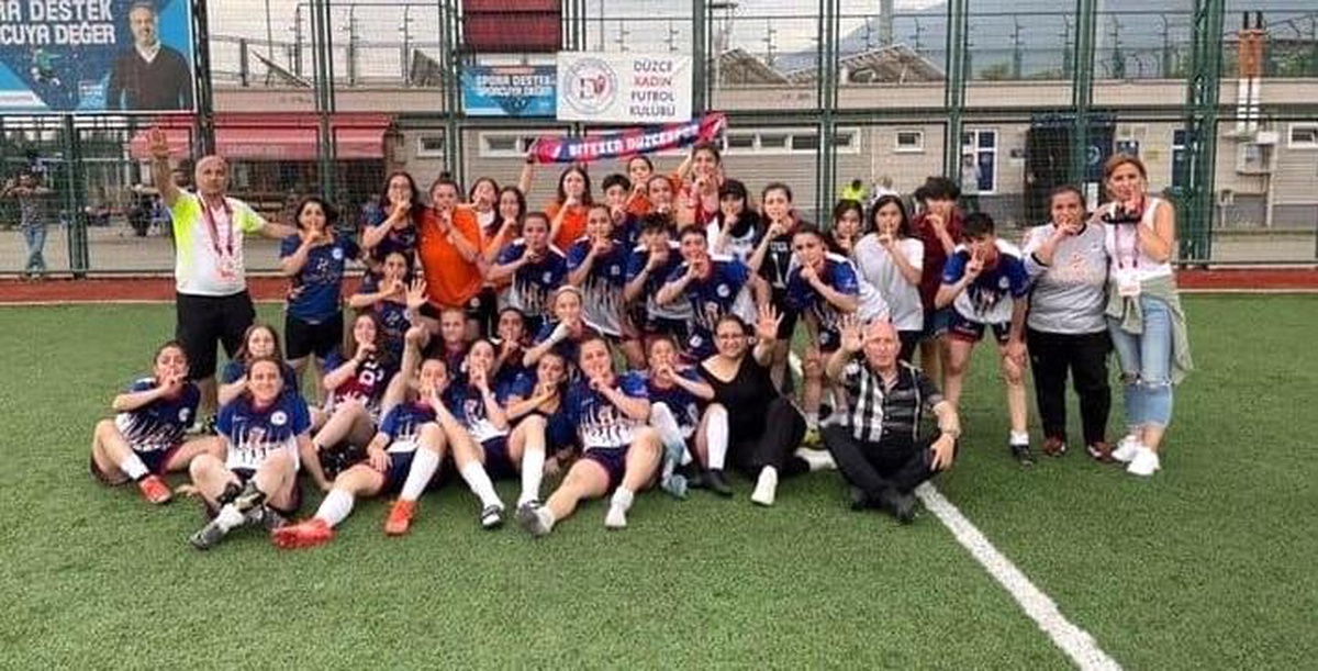 Düzce Kadın Futbol takımı 2. Lig\'e yükseldi