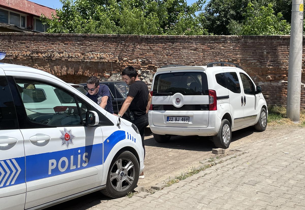 Edirne\'de polisten kaçan sürücüye 4 bin 400 lira ceza kesildi
