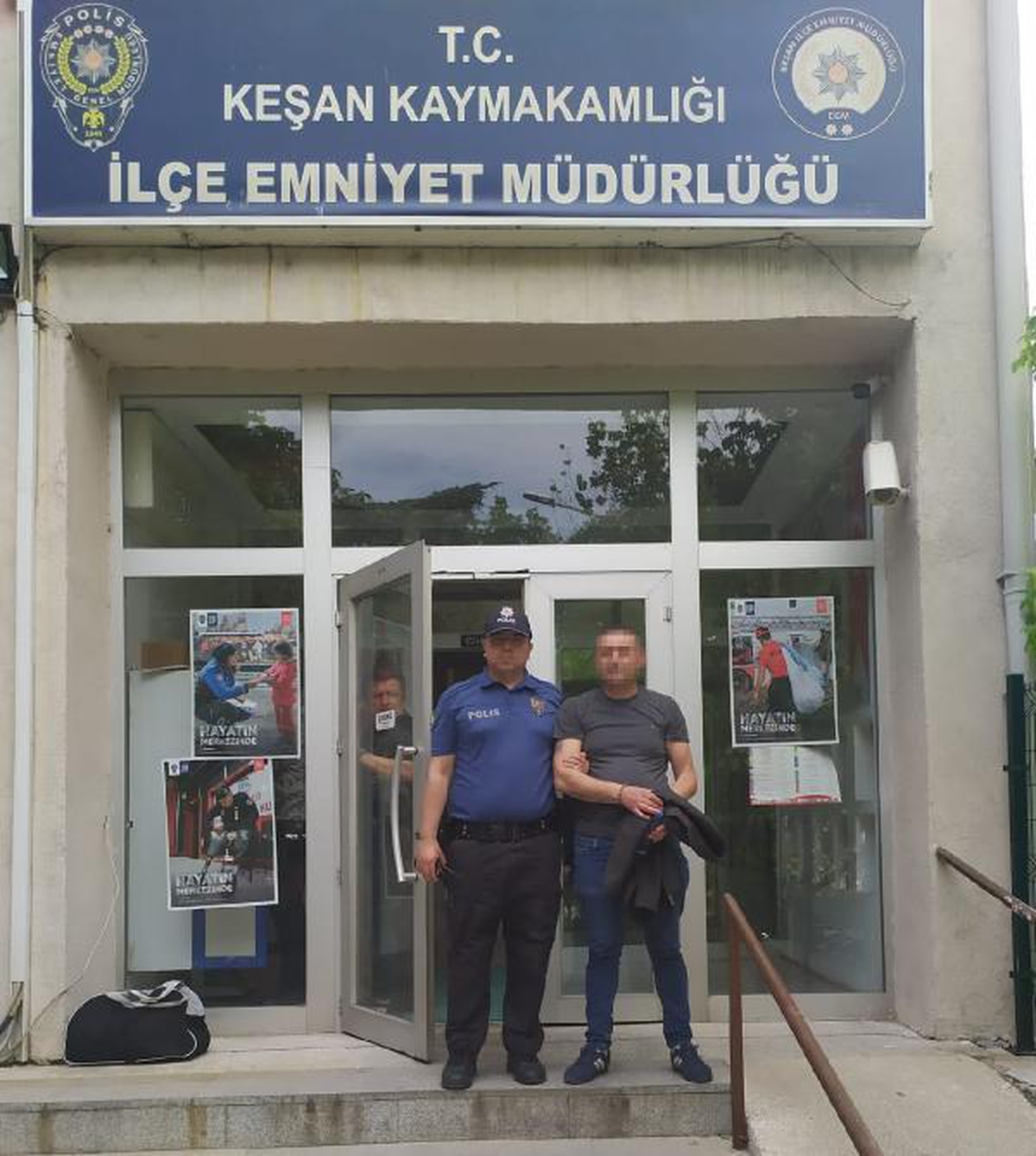 Eski eşini sokak ortasında bacağından vuran şüpheli tutuklandı