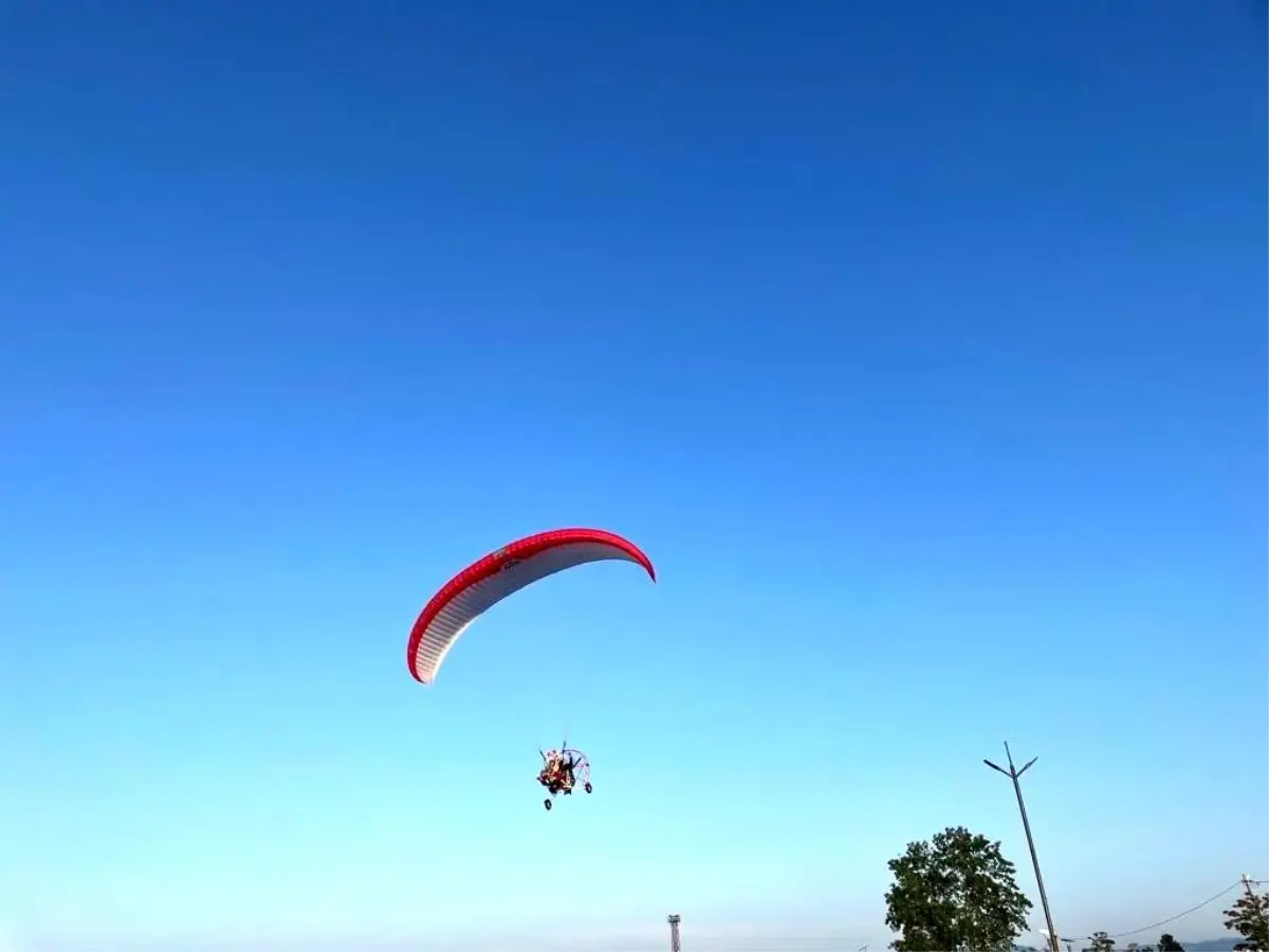 Fatsa'da paramotor sporu ilgi odağı oldu
