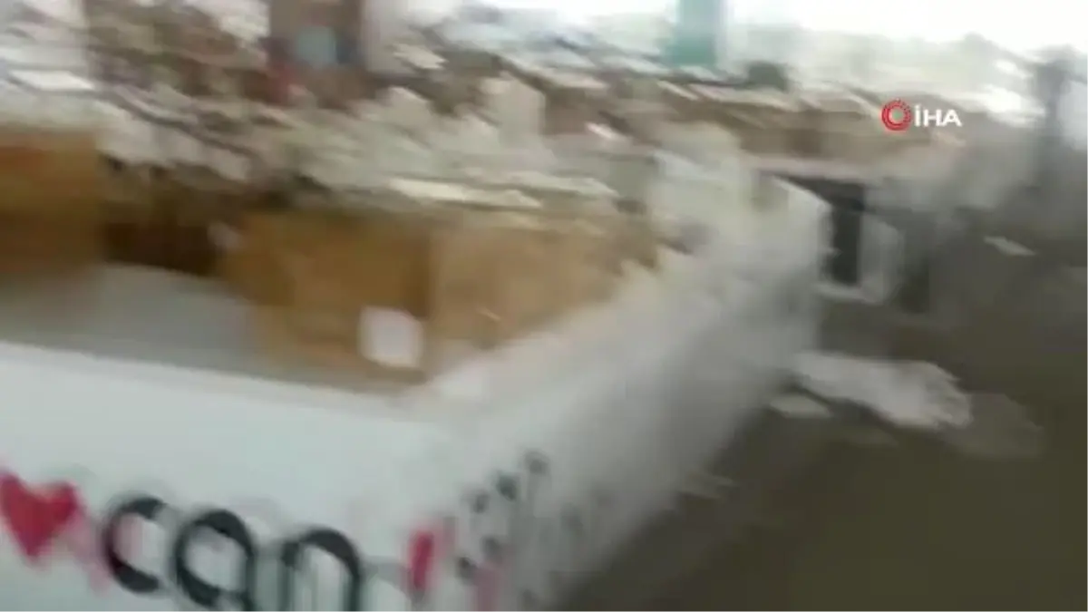 Fırtınaya rağmen fuar kuruldu, stantlar yerle bir oldu