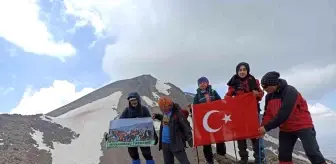 İnegöl Belediyesporlu dağcılar Hasan Dağına tırmandı