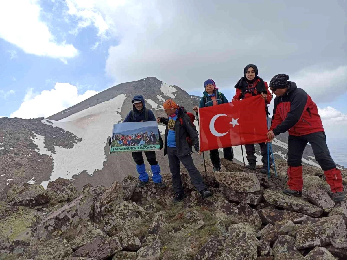 İnegöl Belediyesporlu dağcılar Hasan Dağına tırmandı