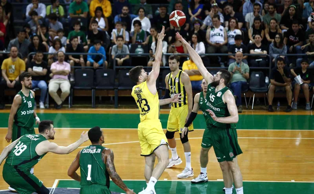 ING Basketbol Süper Ligi\'nde ilk finalist Fenerbahçe Beko