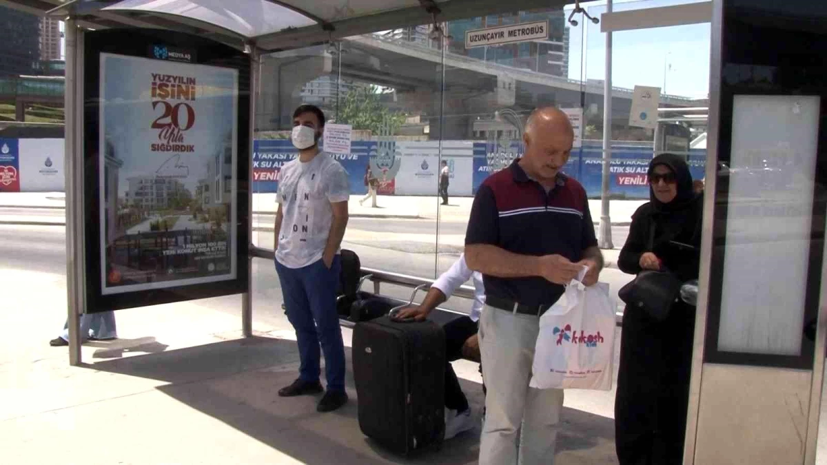 İstanbul\'da toplu taşımada vatandaşların maske kararsızlığı