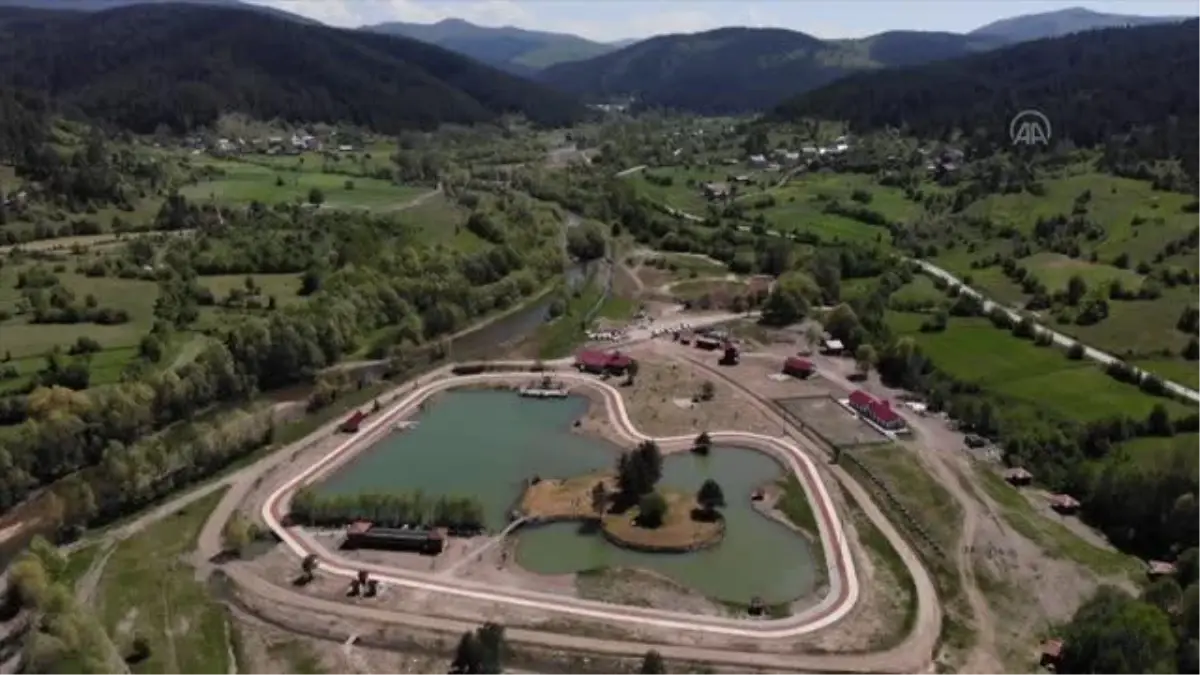 KASTAMONU - Asırlık ahşap ile yapılan Azdavay Atlı Turizm Merkezi ziyaretçilerini bekliyor