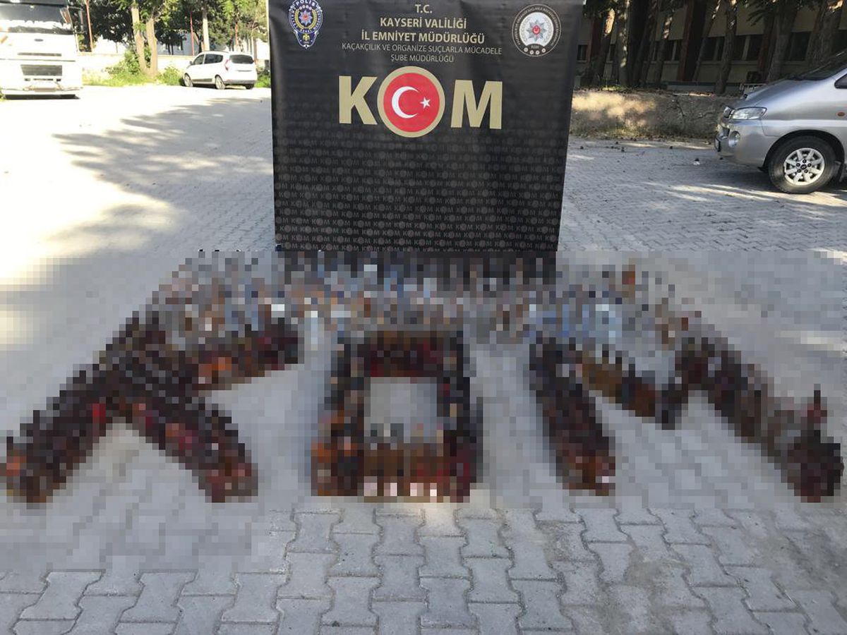 Kayseri\'de kaçak içki operasyonunda 2 zanlı yakalandı