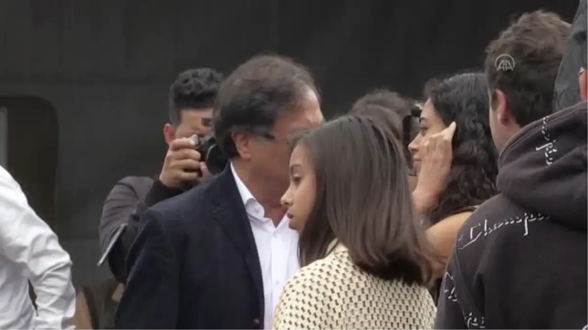 Kolombiya'da cumhurbaşkanlığı seçimi - Tarihsel Pakt koalisyonu adayı Petro oyunu kullandı