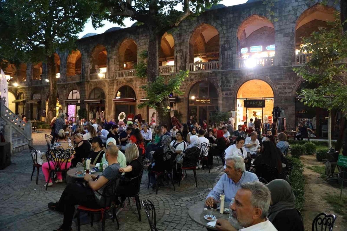 Koza Han'da kahvenin hatırı 40 yılı da aştı