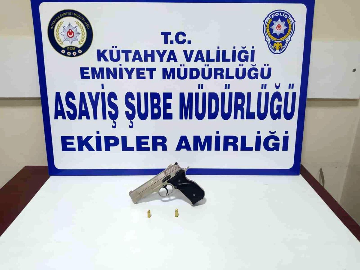 Kütahya\'da şüpheli şahsın üzerinde ruhsatsız silah çıktı