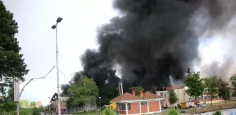 Kuzey Makedonya'nın Kalkandelen şehrinde eski fabrikada yangın çıktı