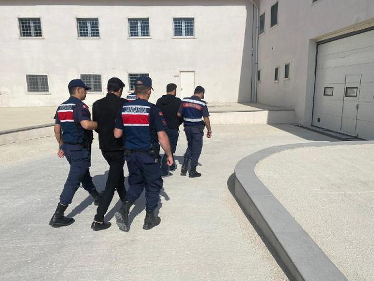 Mezarlık kapılarını çalan 2 şüpheli tutuklandı