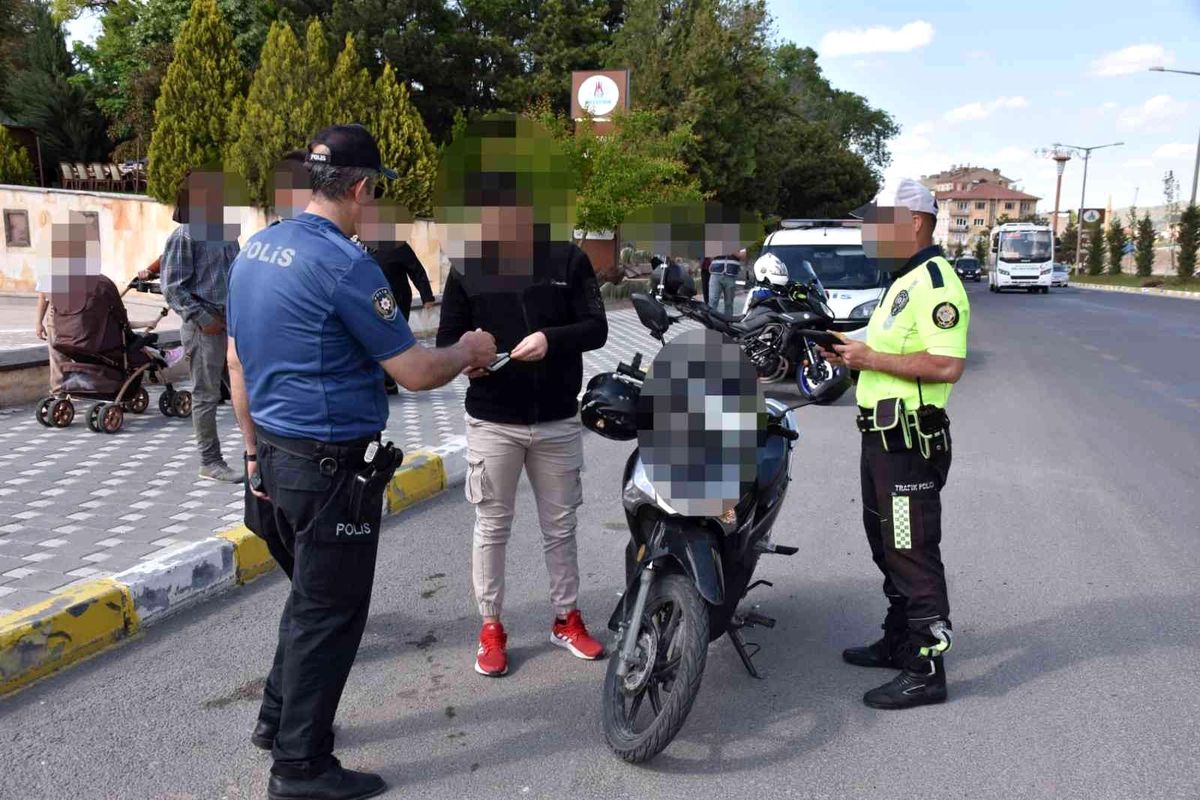 Nevşehir\'de 22 noktada trafik uygulaması yapıldı