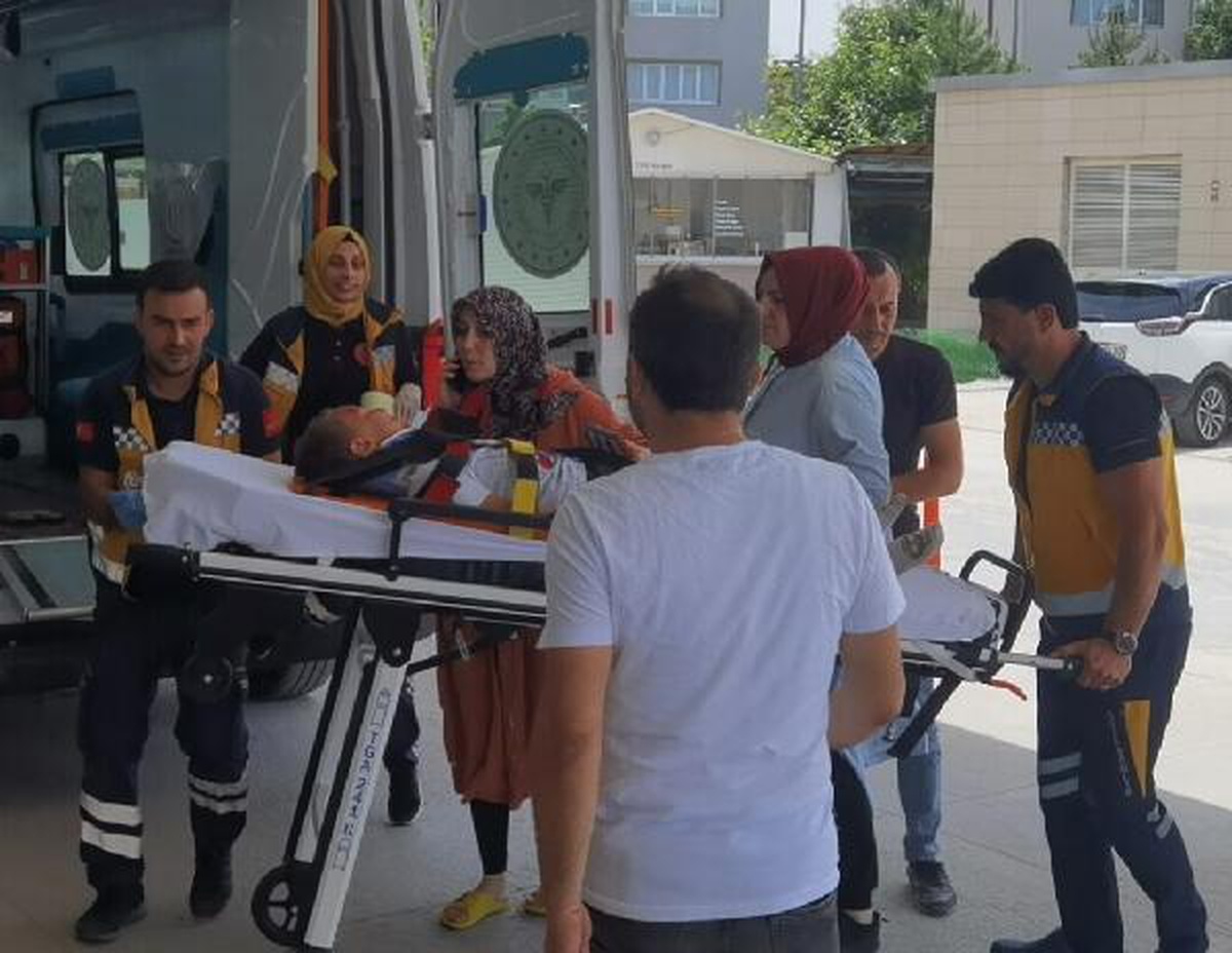 Otomobilin çarptığı 8 yaşındaki Beyazid ağır yaralı
