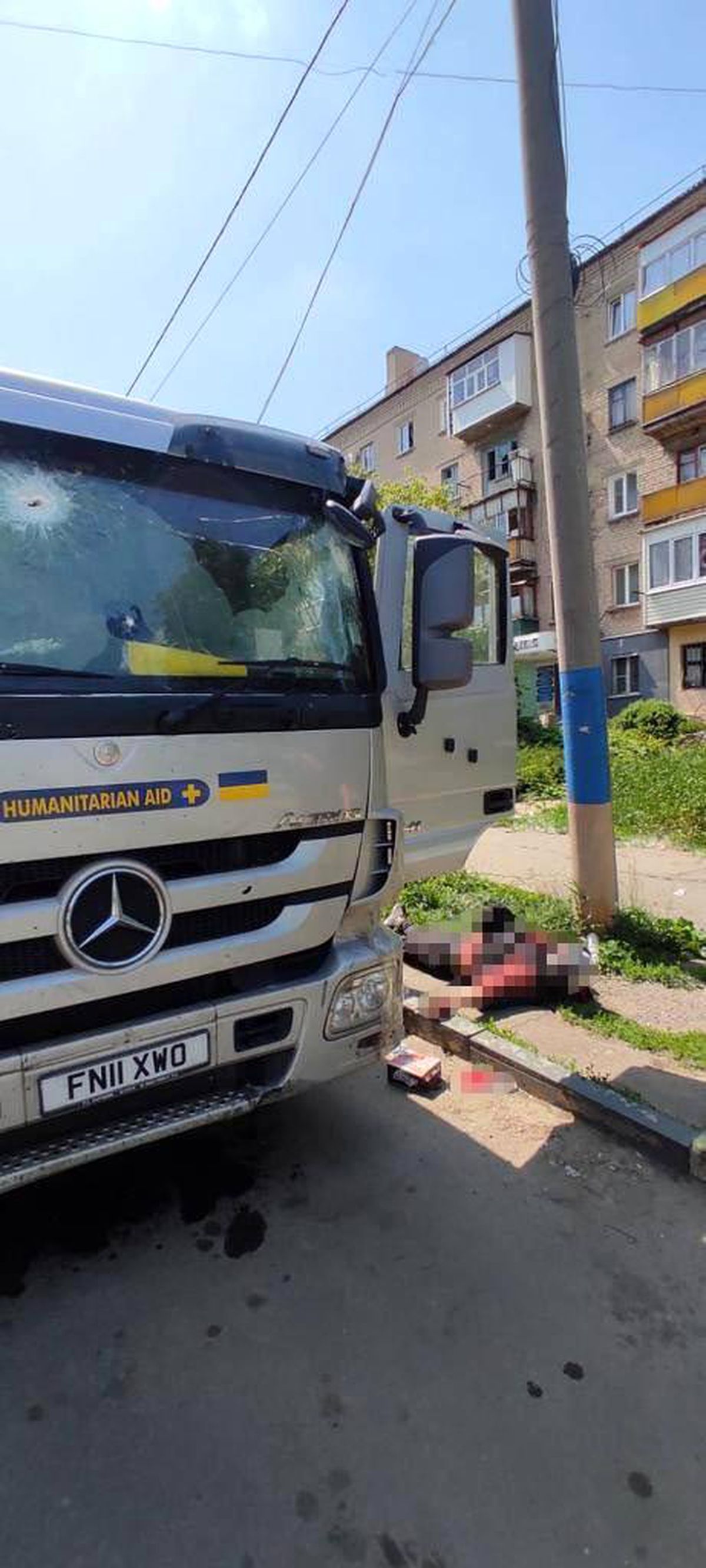Rusya, Luhansk\'ta tahliye aracını vurdu