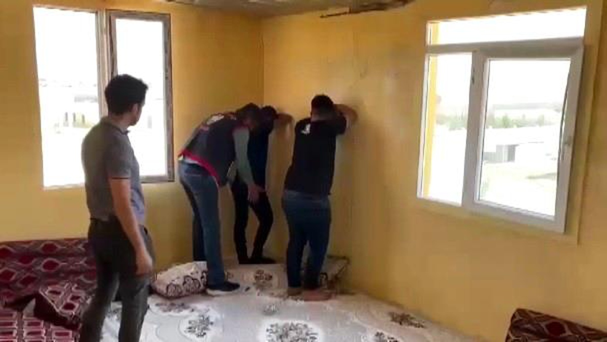 \'Sahte polis ve savcı\' şebekesini İzmir polisi çökertti