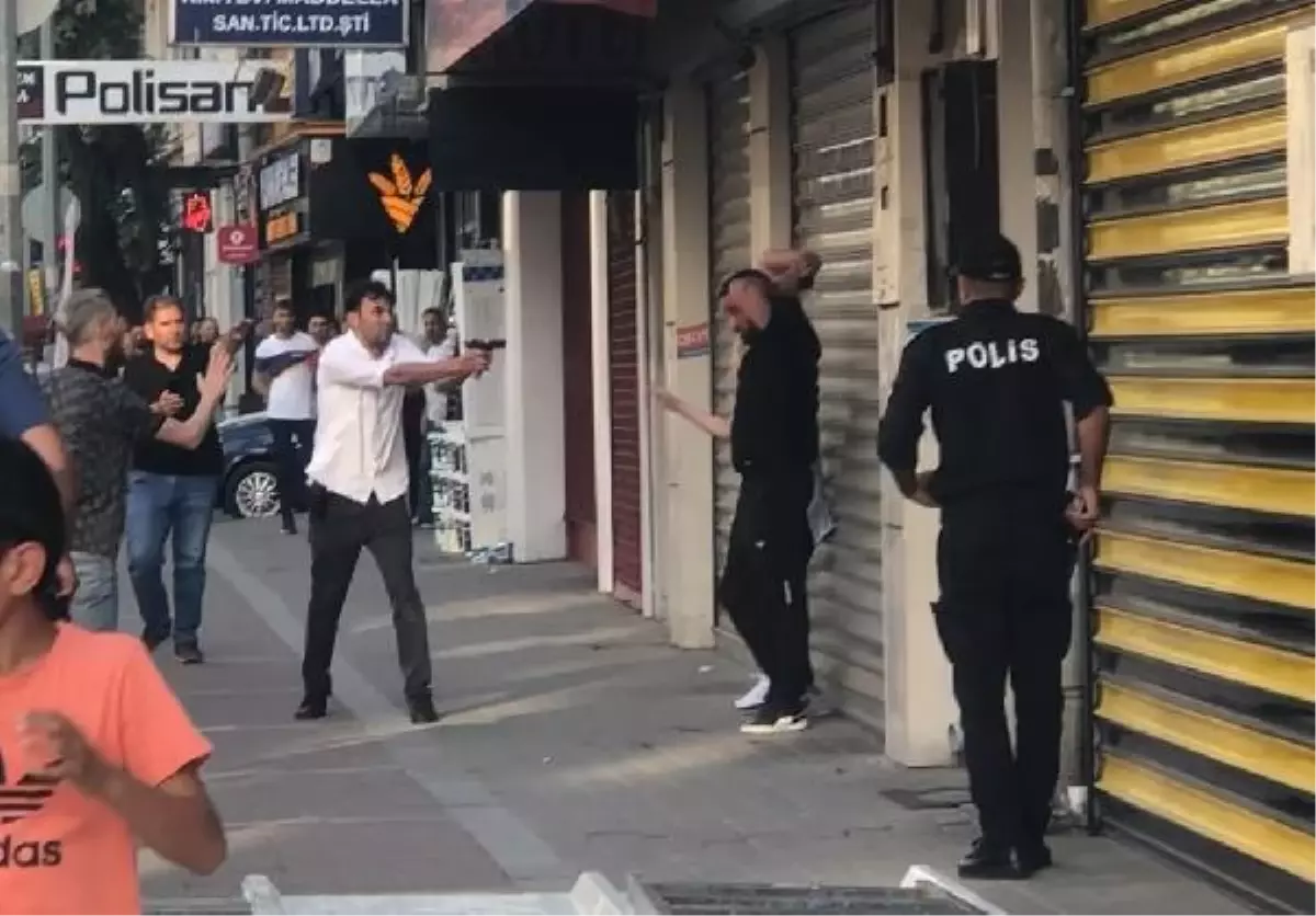 Silahla kız arkadaşını rehin alınca polisin vurduğu şüpheli öldü