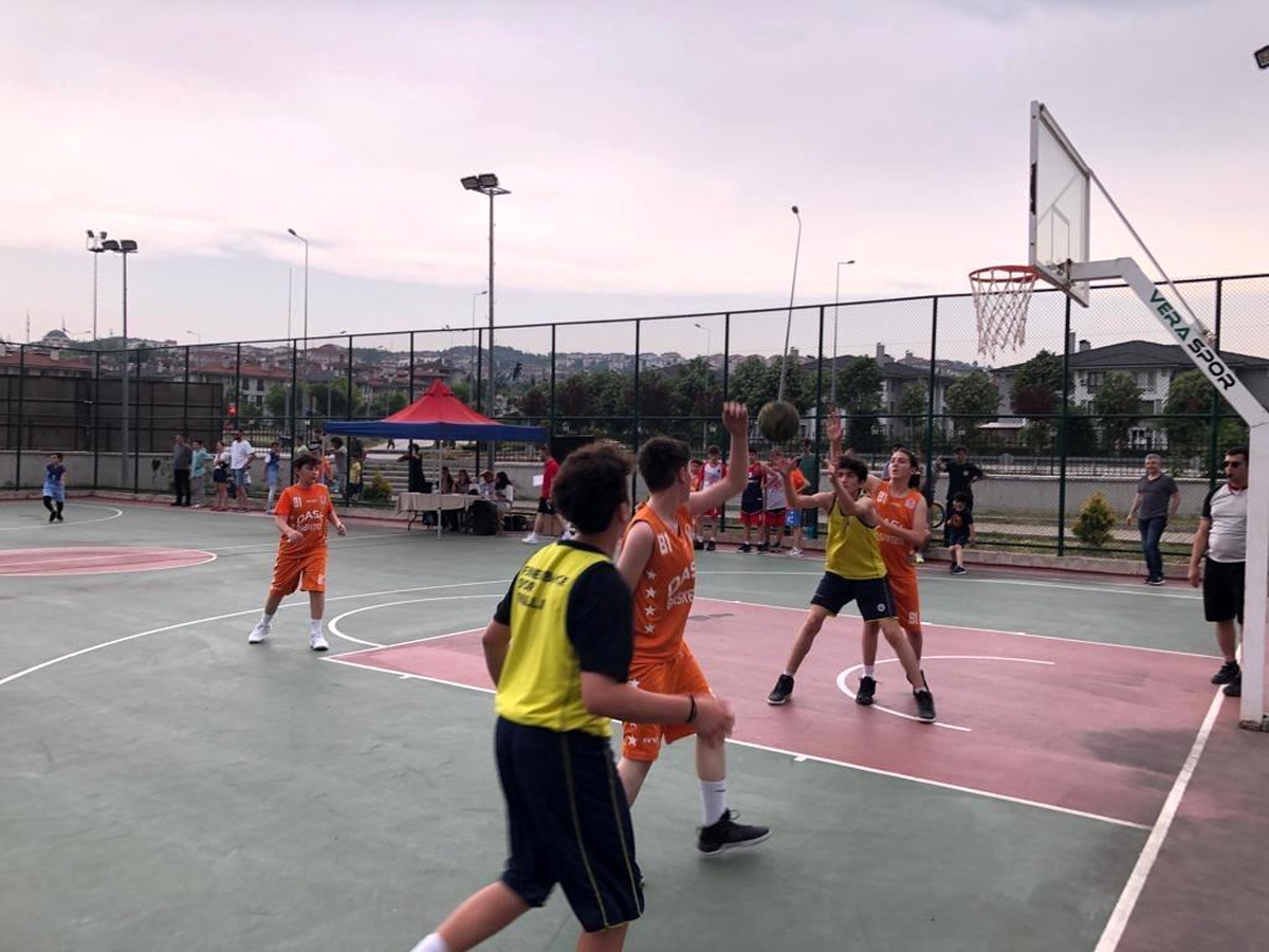 Sokaklar bizim 3x3 basketbol turnuvası heyecana sahne oldu