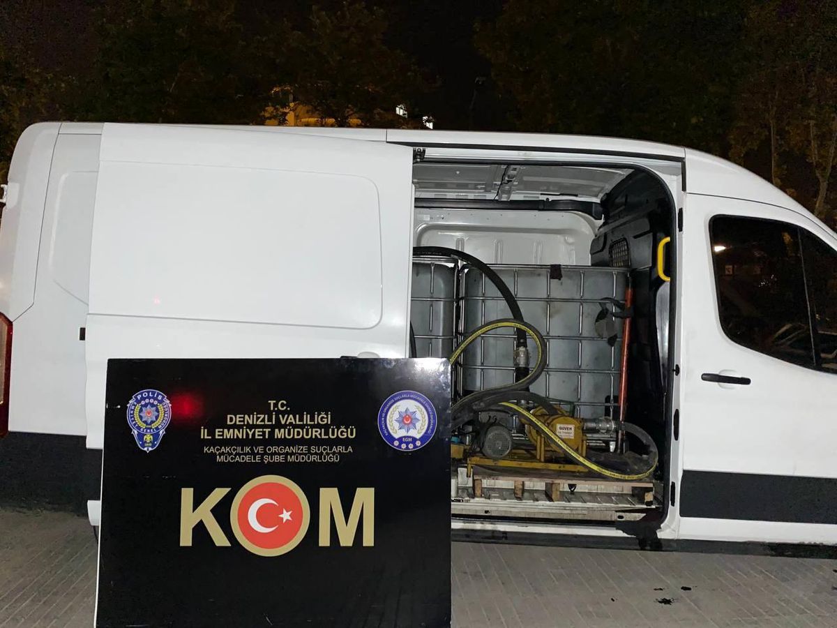 Ürettikleri 2,2 bin litre kaçak akaryakıtı satamadan yakalandılar