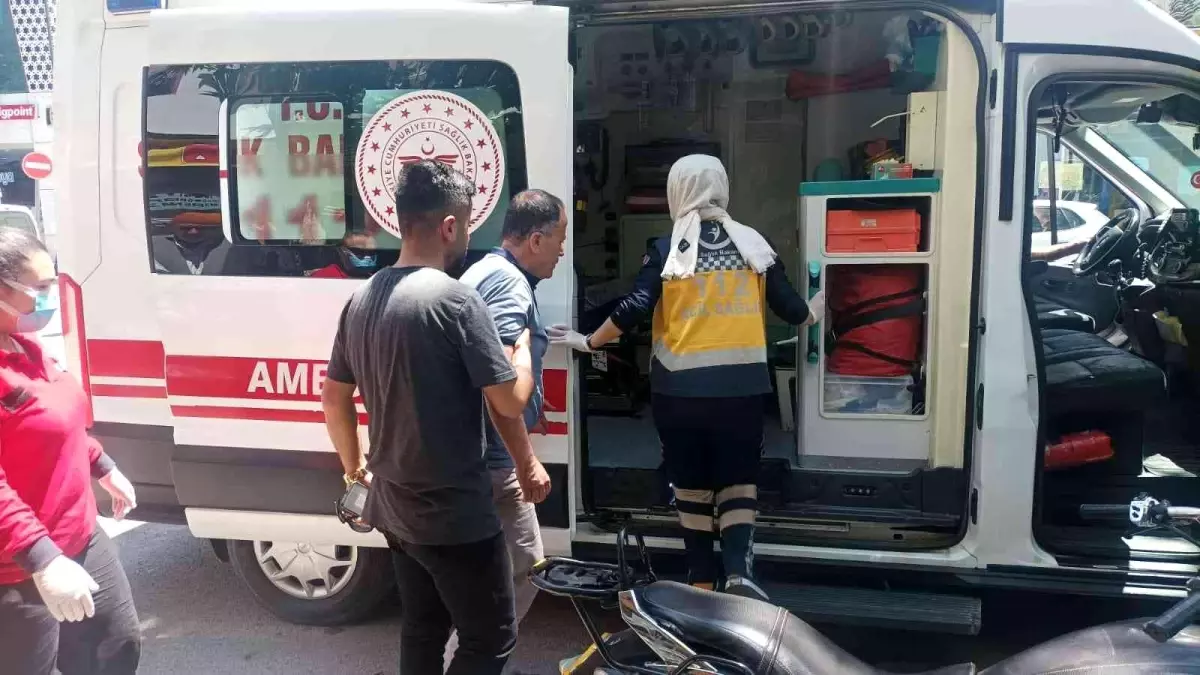 Yayaya çarpmamak için motosikleti devirdi: 1 yaralı