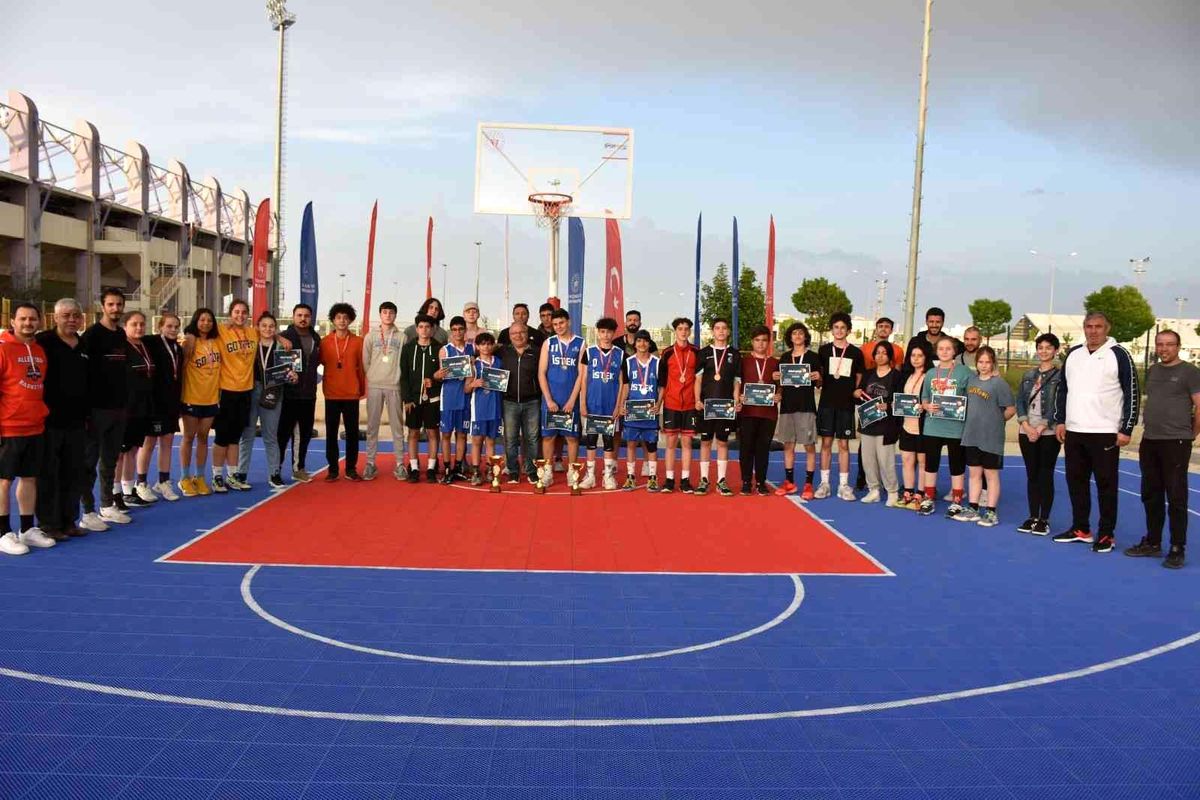 Afyonkarahisar\'da 3x3 sokak basketbolu gençlik kupası tamamlandı