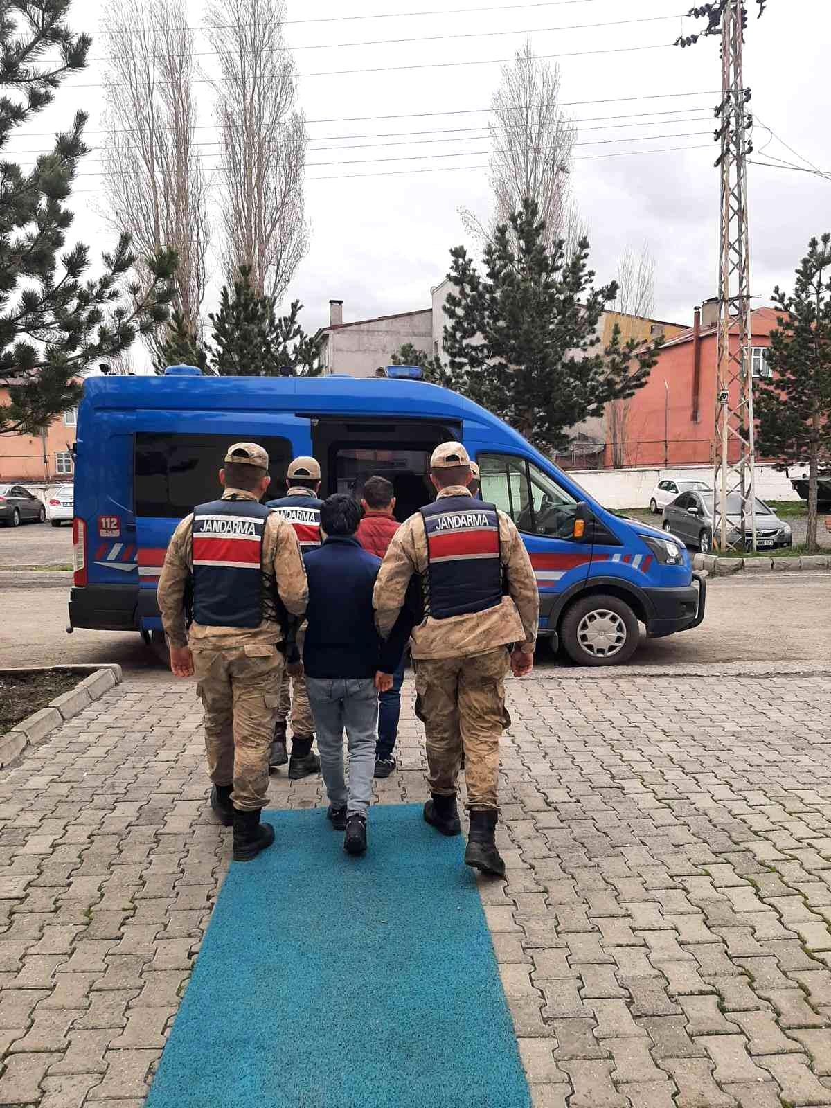 Ardahan\'da 2 kaçak göçmen yakalandı