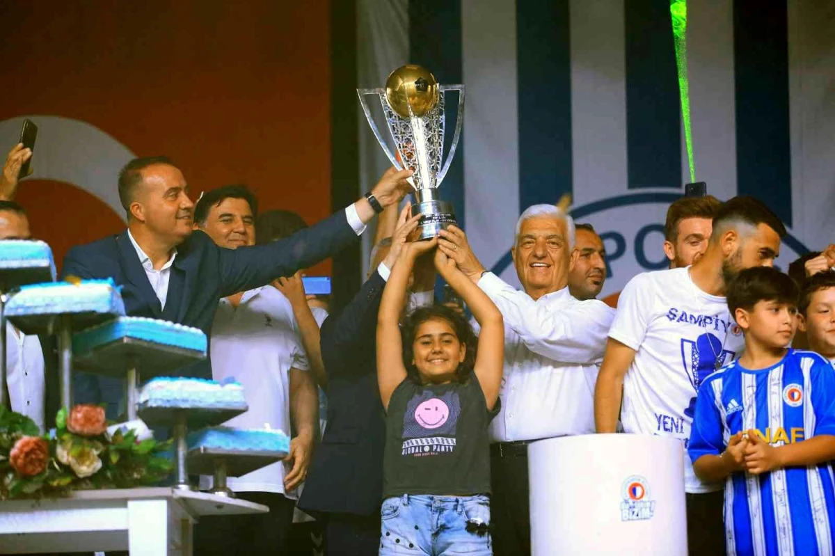 Başkan Gürün, Fethiyespor\'un şampiyonluk kutlamalarına katıldı