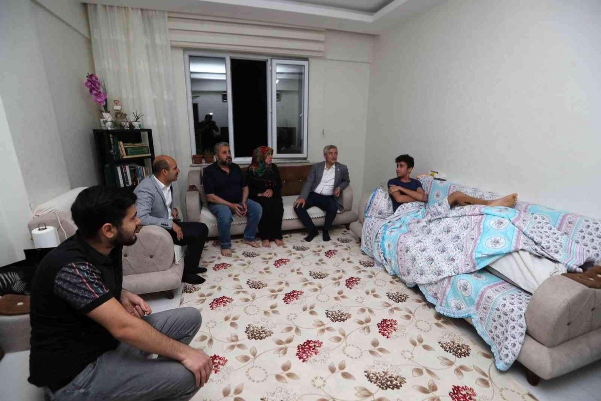 Başkan Tahmazoğlu ev ev geziyor