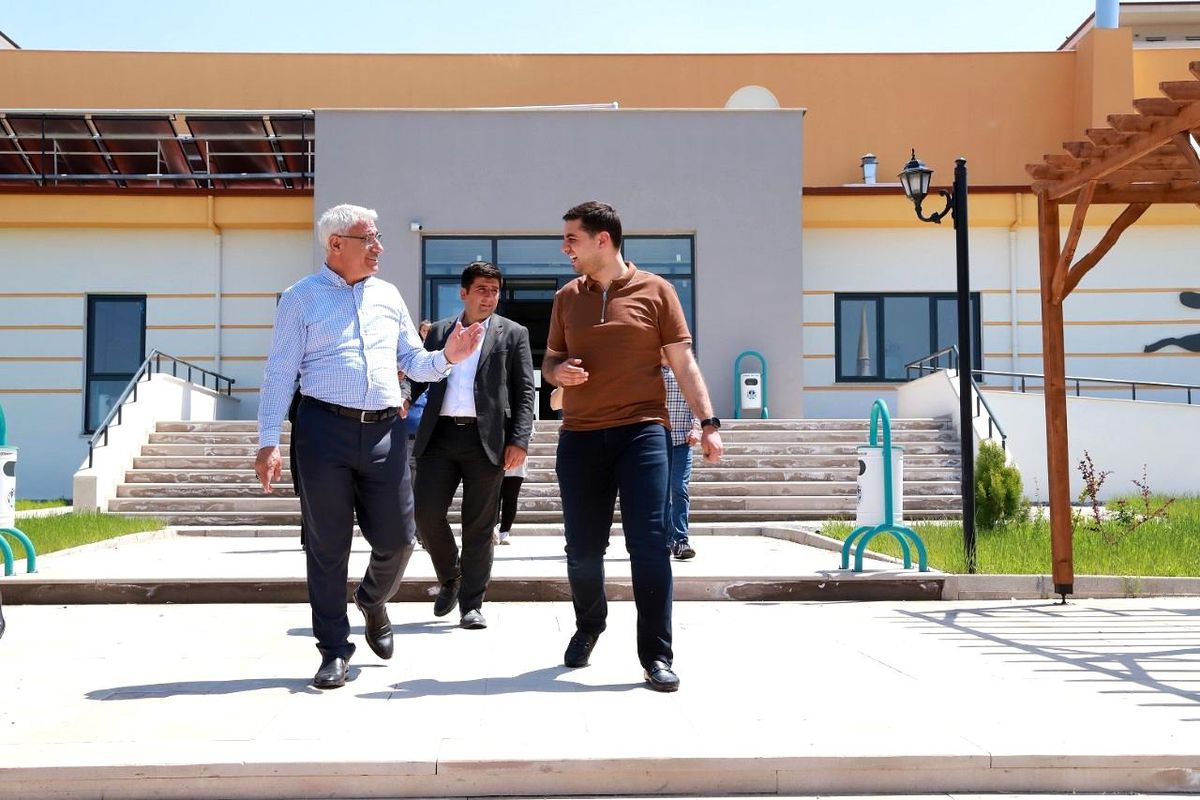 Başkan Güder yarı olimpik yüzme havuzunda incelemede bulundu