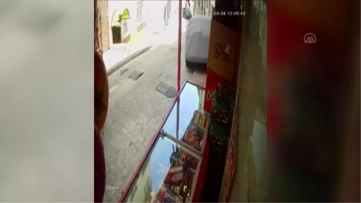 Beyoğlu\'nda kayan minibüsün çarptığı dede yaşamını yitirdi