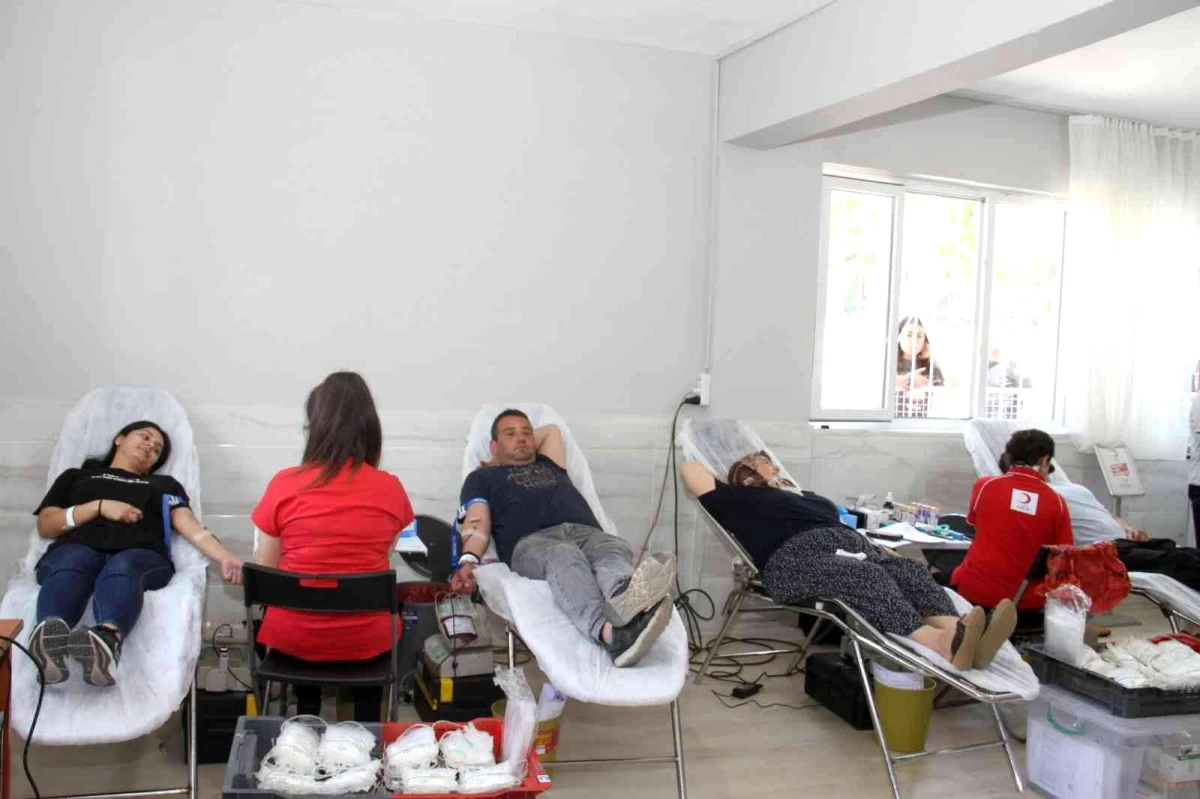 Bilim Fuarı Şenliği\'nde vatandaşlardan kan bağışına yoğun ilgi