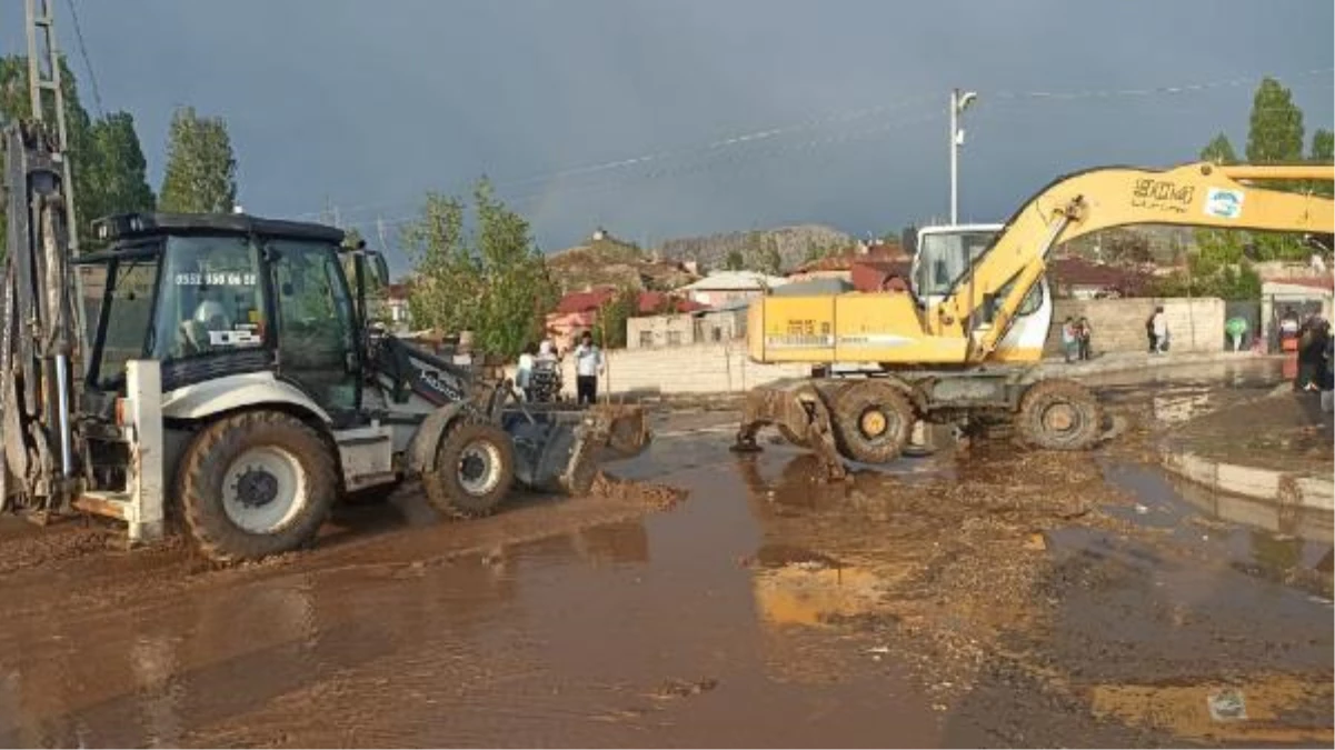 DOĞUBAYAZIT\'TA SEL SULARINA KAPILAN ÇOCUK HAYATINI KAYBETTİ