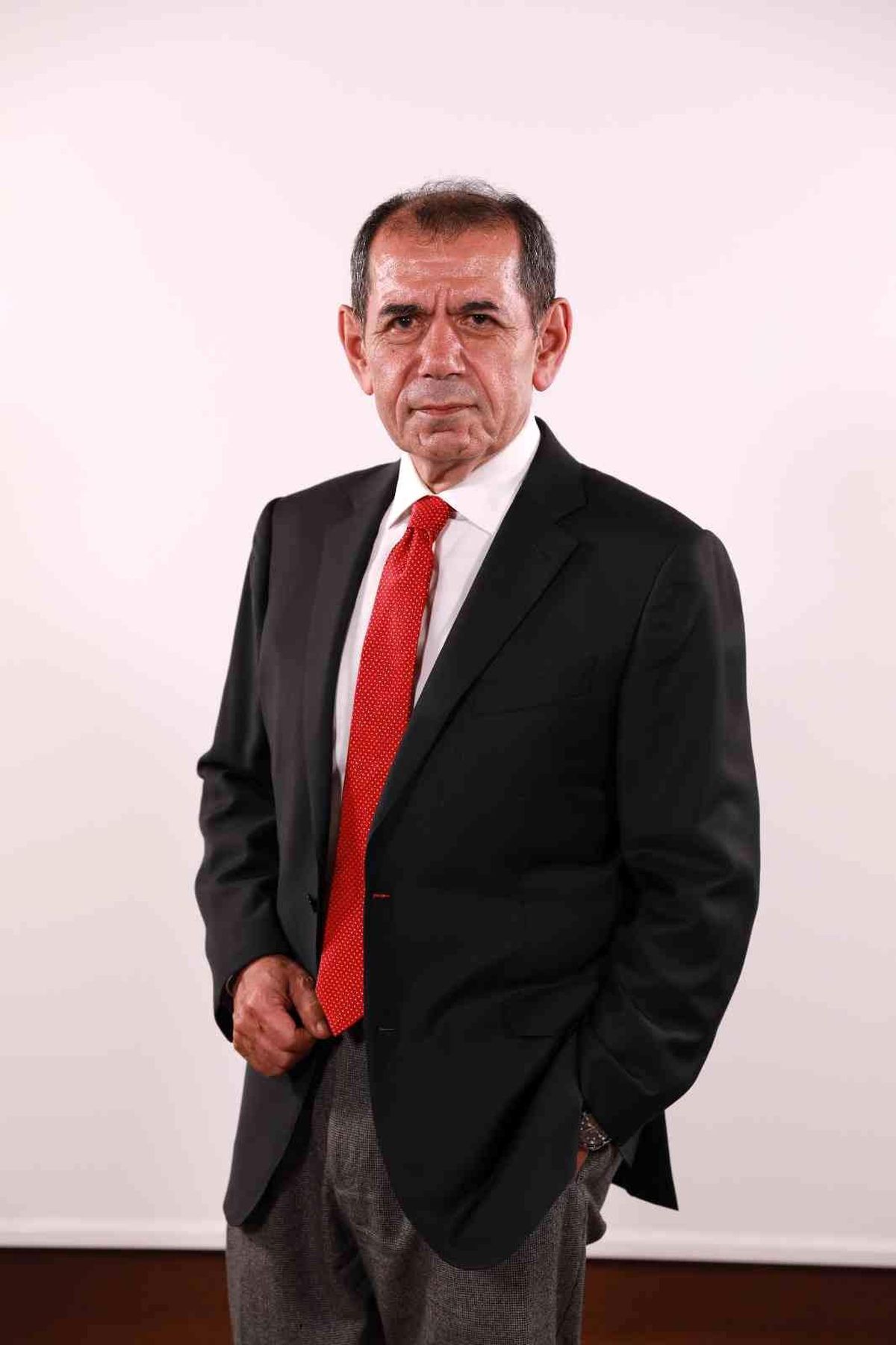Dursun Özbek: "Tüm branşlarda başarıyı getirecek kadroları oluşturmak öncelikli hedefimiz"