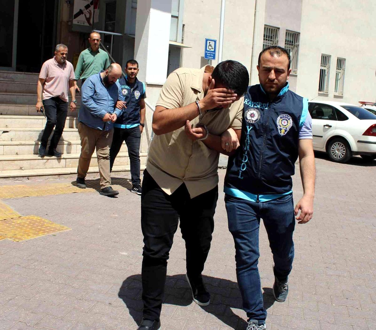 Hayali dükkanda, olmayan yedek parçalarla vatandaşları dolandırdılar