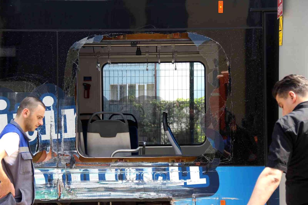 İki tramvay böyle çarpıştı