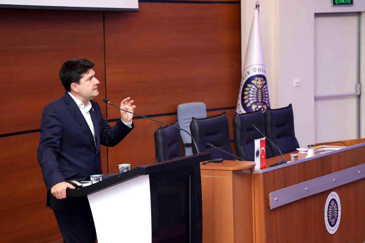 IUPAC Başkanı Javier Garcia Martinez öğrencilerle buluştu