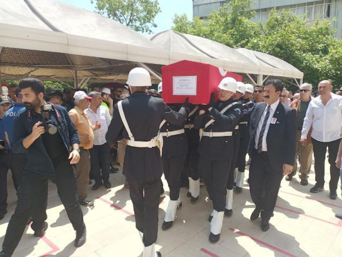 KALP KRİZİ SONUCU HAYATINI KAYBEDEN EMNİYET MÜDÜRÜ SON YOLCULUĞUNA UĞURLANDI