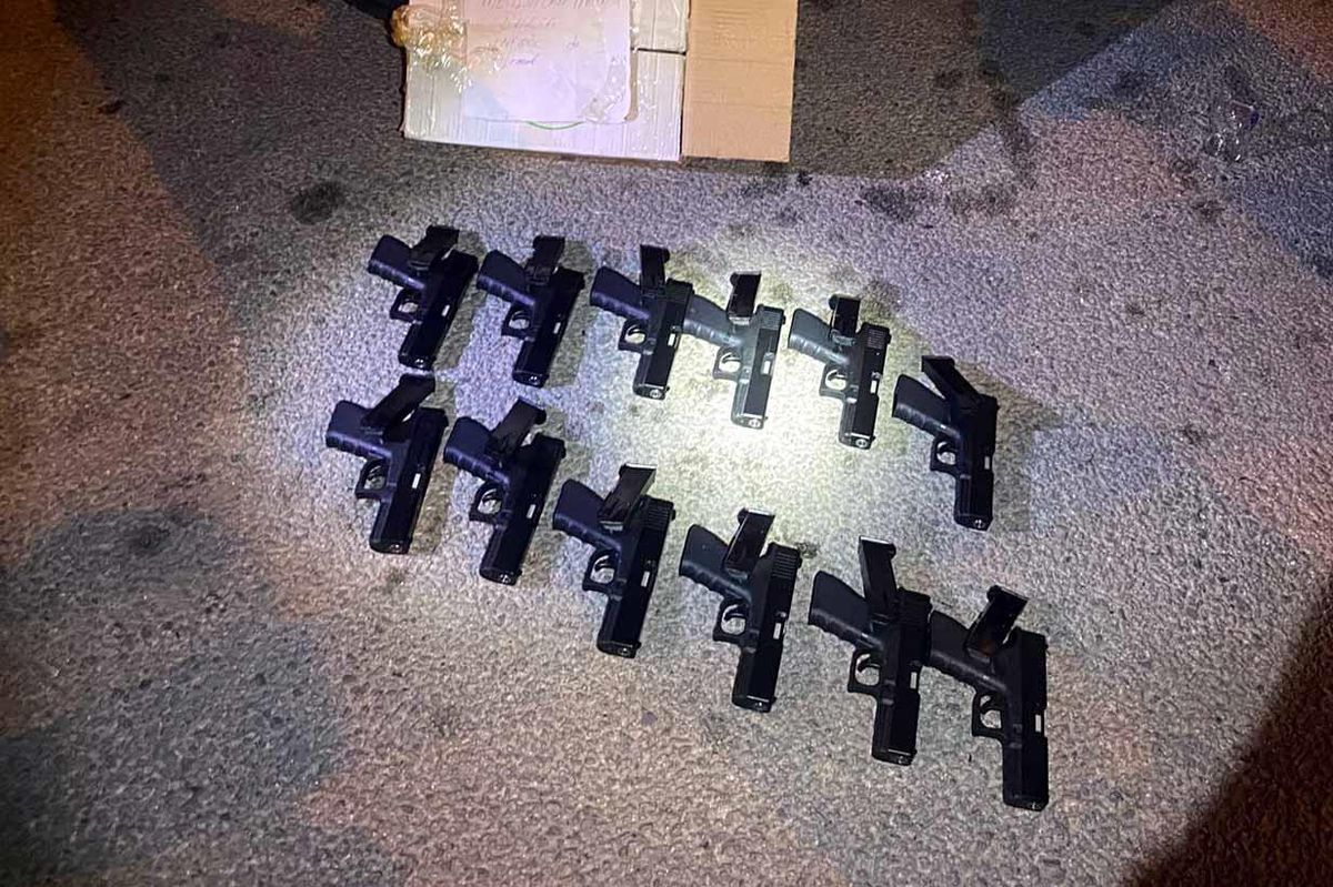 Yolcu otobüsünün bagajında el yapımı 12 tabanca ele geçirildi