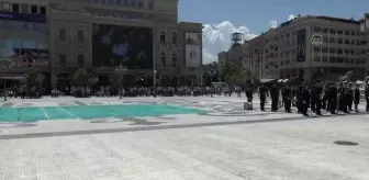 Kuzey Makedonya ve Norveç askeri kıta ve bandoları, Üsküp'te gösteri düzenledi